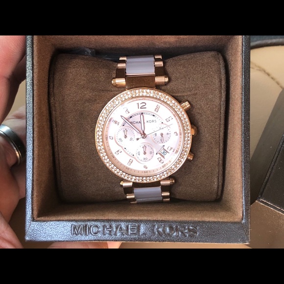 Michael Kors MK5896 Rose Gold Watch - Picture 2 of 5
